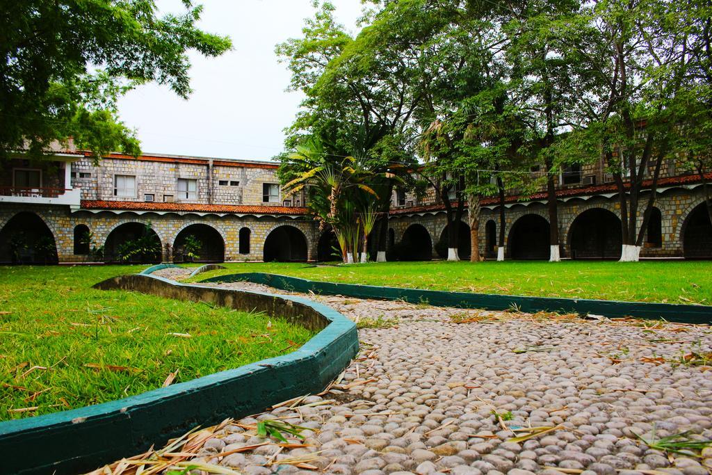 Hotel Spa Taninul Los Puentes Buitenkant foto