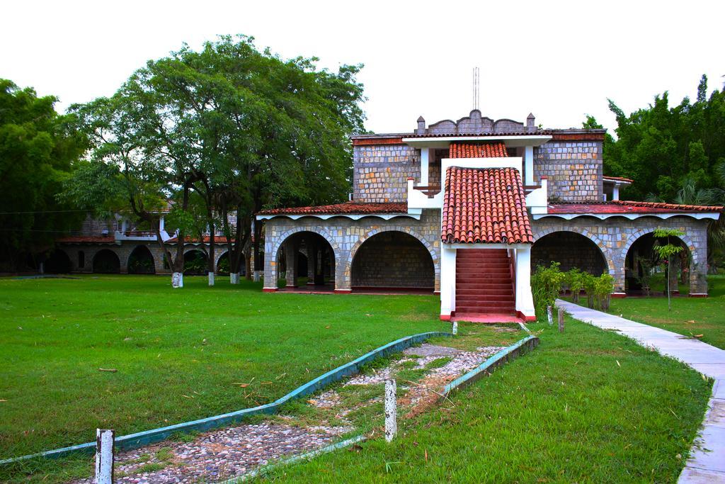 Hotel Spa Taninul Los Puentes Buitenkant foto